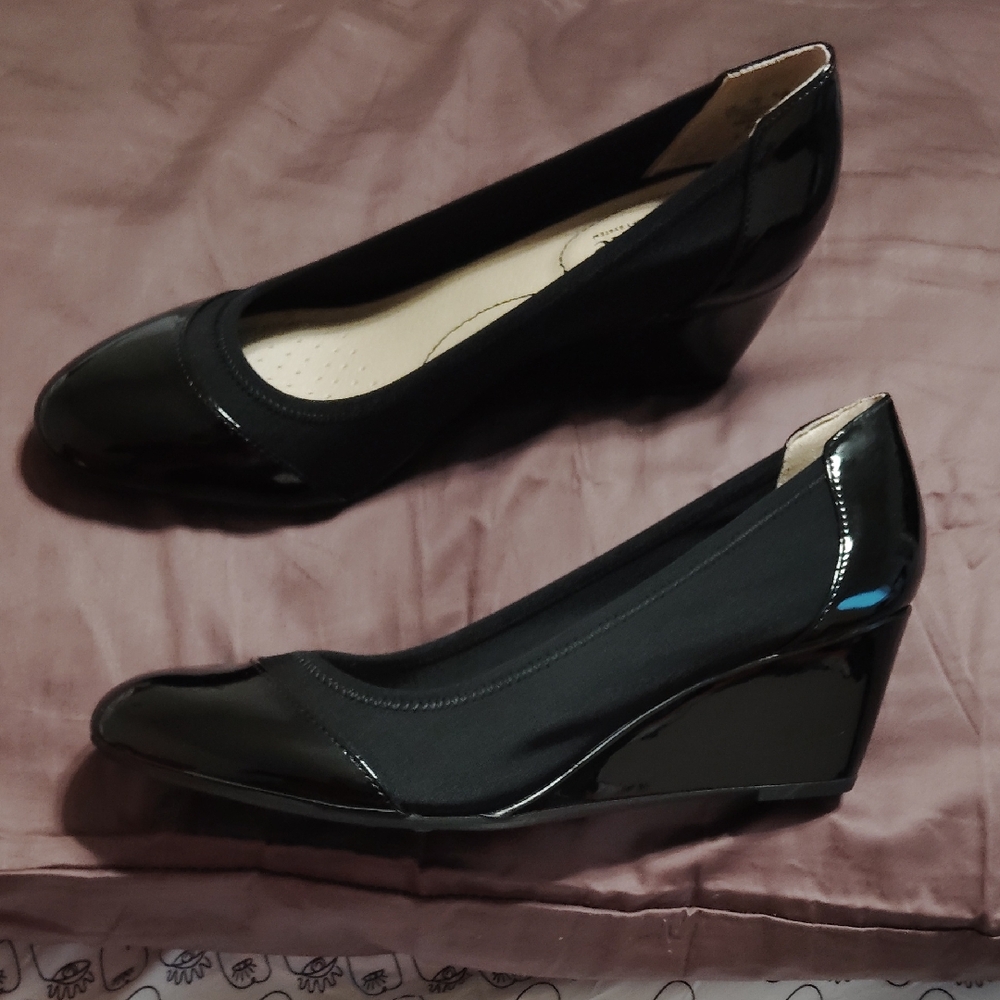 Life Stride Black Patent Wedges